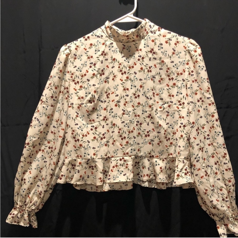 ABOUND Long Sleeve Ruffle Mock Neck Floral
Print Crop Top